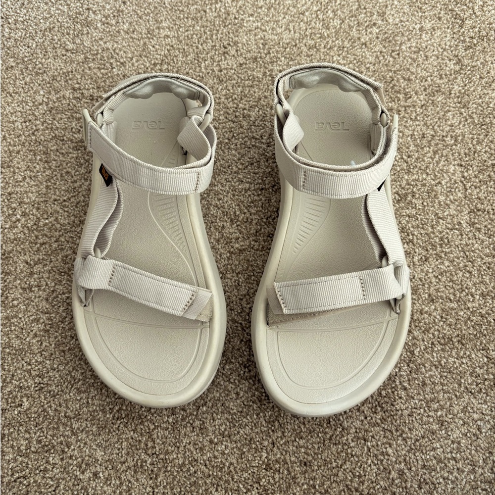NWOT Women’s Platform Teva Sandals